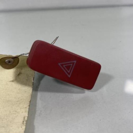 Bouton de warning TOYOTA AURIS 1 Photo n°1