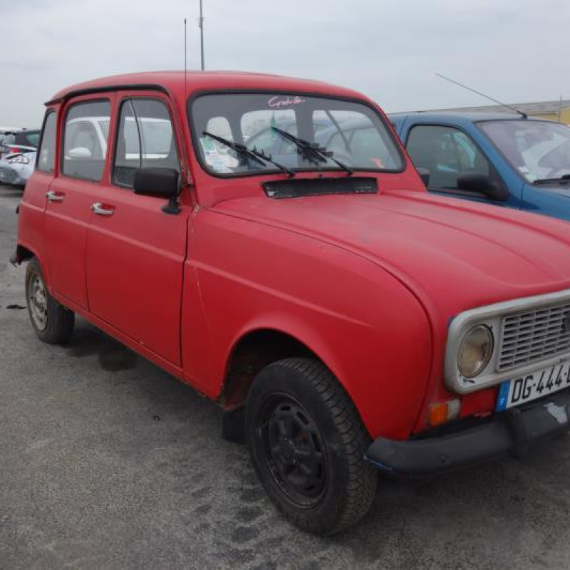 Attache ceinture avant droit RENAULT R4 Photo n°5