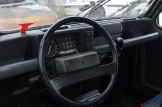 Attache ceinture avant droit RENAULT R4