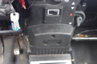 Attache ceinture avant droit RENAULT R4