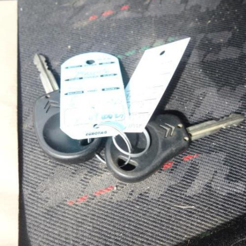 Attache ceinture arriere droit CITROEN BERLINGO 1 Photo n°12