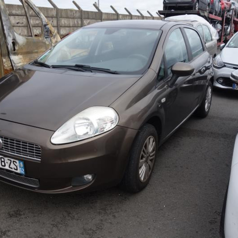 Compresseur clim FIAT GRANDE PUNTO Photo n°5