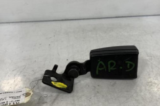 Attache ceinture arriere droit OPEL ASTRA J