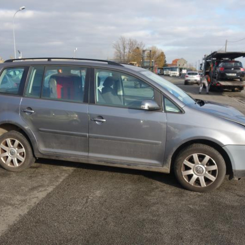 Pretensionneur de ceinture avant droit VOLKSWAGEN TOURAN 1 Photo n°6