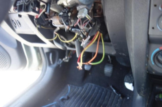 Etrier avant gauche (freinage) RENAULT CLIO 2