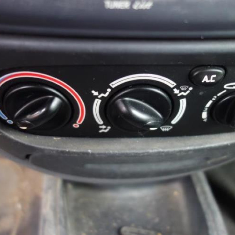 Porte avant droit RENAULT MEGANE 1 Photo n°8