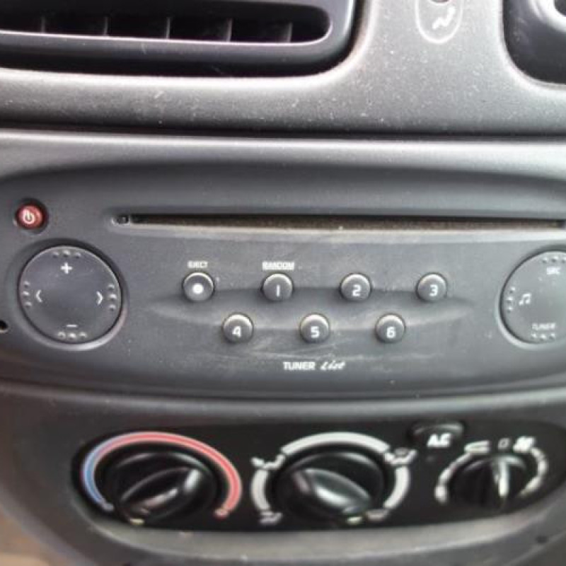 Porte avant droit RENAULT MEGANE 1 Photo n°9