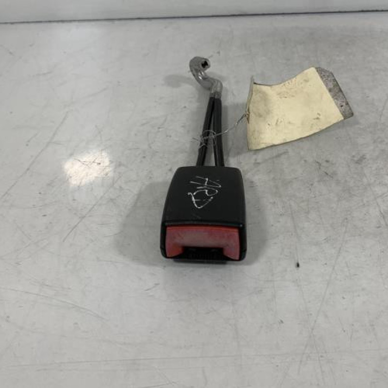 Attache ceinture arriere droit SEAT LEON 1 Photo n°1