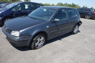 Pretensionneur de ceinture avant droit VOLKSWAGEN GOLF 4