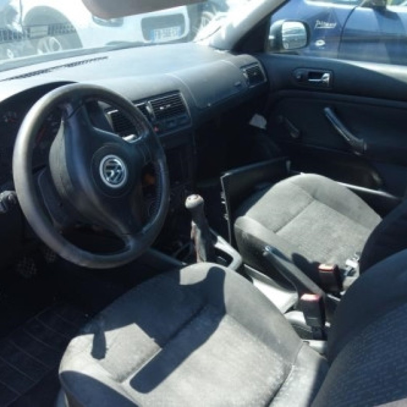 Pretensionneur de ceinture avant droit VOLKSWAGEN GOLF 4 Photo n°8