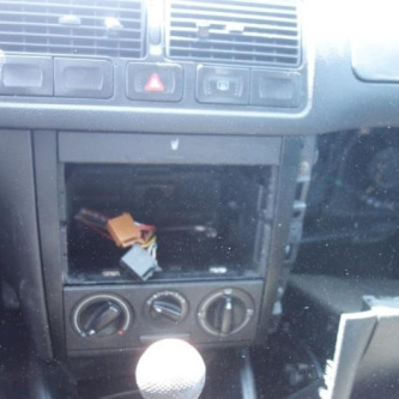 Pretensionneur de ceinture avant droit VOLKSWAGEN GOLF 4 Photo n°12