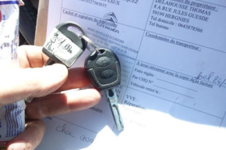 Pretensionneur de ceinture avant droit VOLKSWAGEN GOLF 4