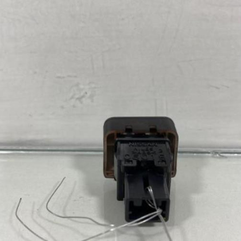 Bouton de warning NISSAN NOTE 1 Photo n°2
