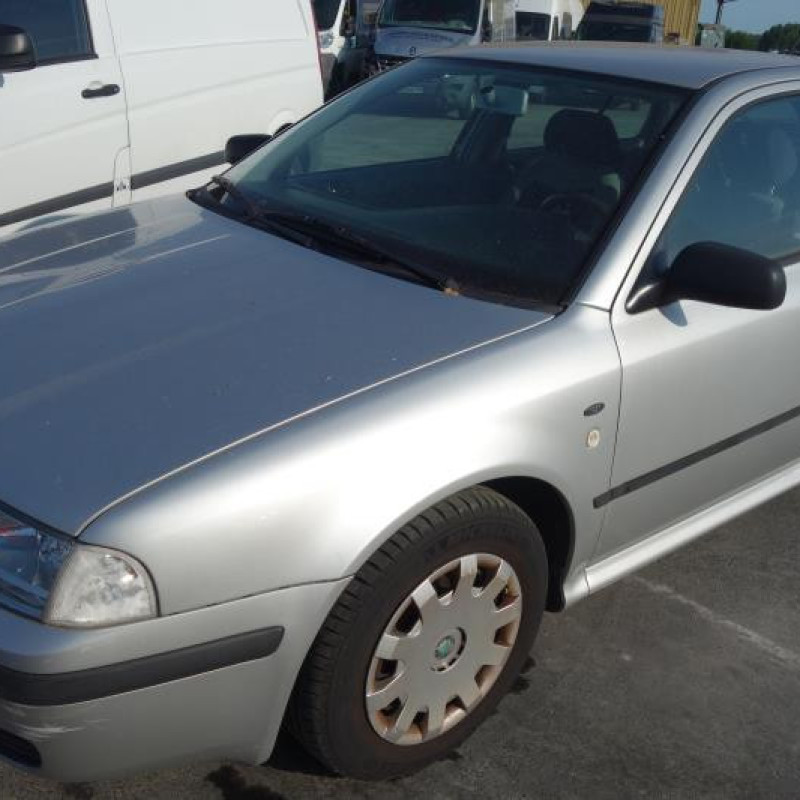 Attache ceinture avant droit SKODA OCTAVIA 1 Photo n°4