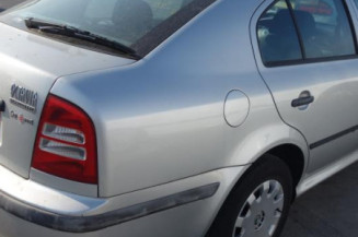 Attache ceinture avant droit SKODA OCTAVIA 1