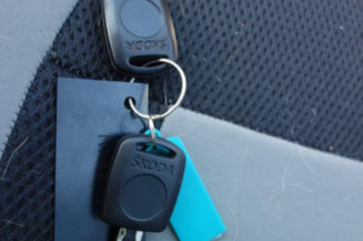 Attache ceinture avant droit SKODA OCTAVIA 1