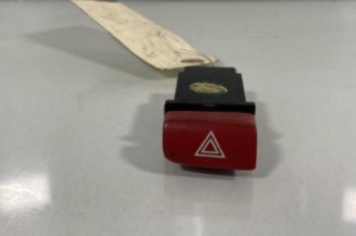 Bouton de warning KIA RIO 2 Photo n°1