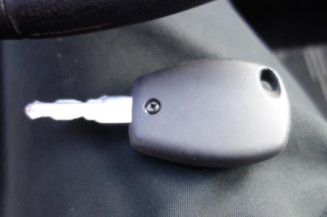 Charniere de capot DACIA SANDERO 1