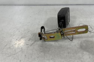 Attache ceinture arriere gauche VOLVO 850
