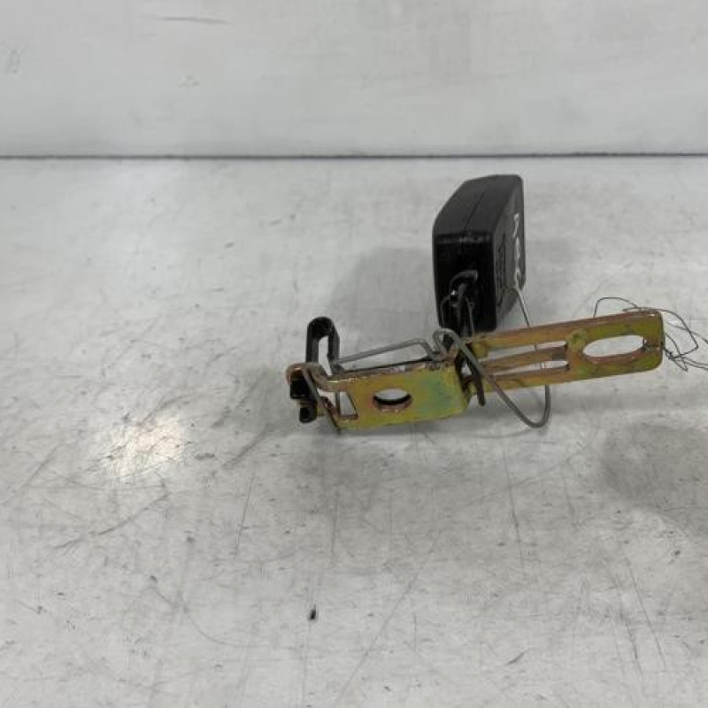 Attache ceinture arriere gauche VOLVO 850 Photo n°3