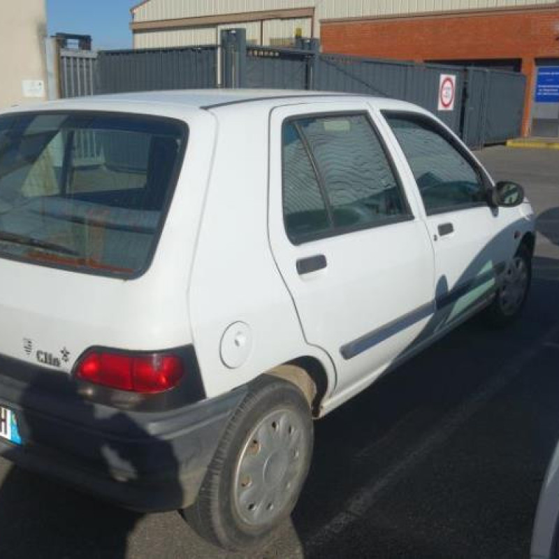 Pare choc avant RENAULT CLIO 1 Photo n°8