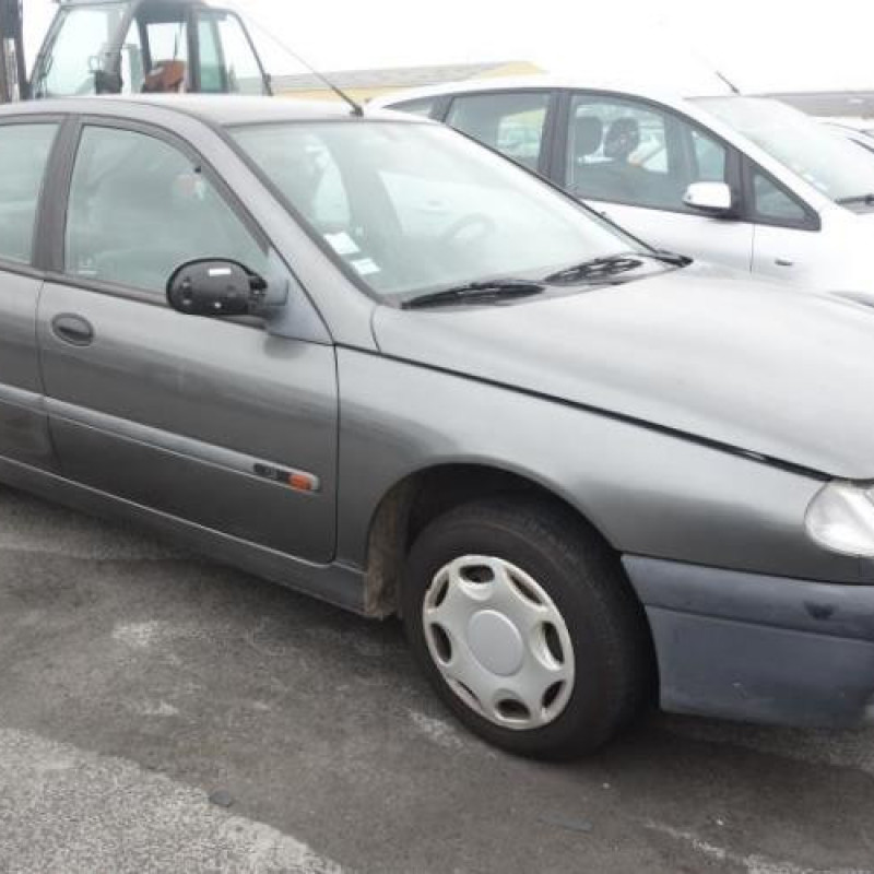 Pretensionneur de ceinture avant droit RENAULT LAGUNA 1 Photo n°5