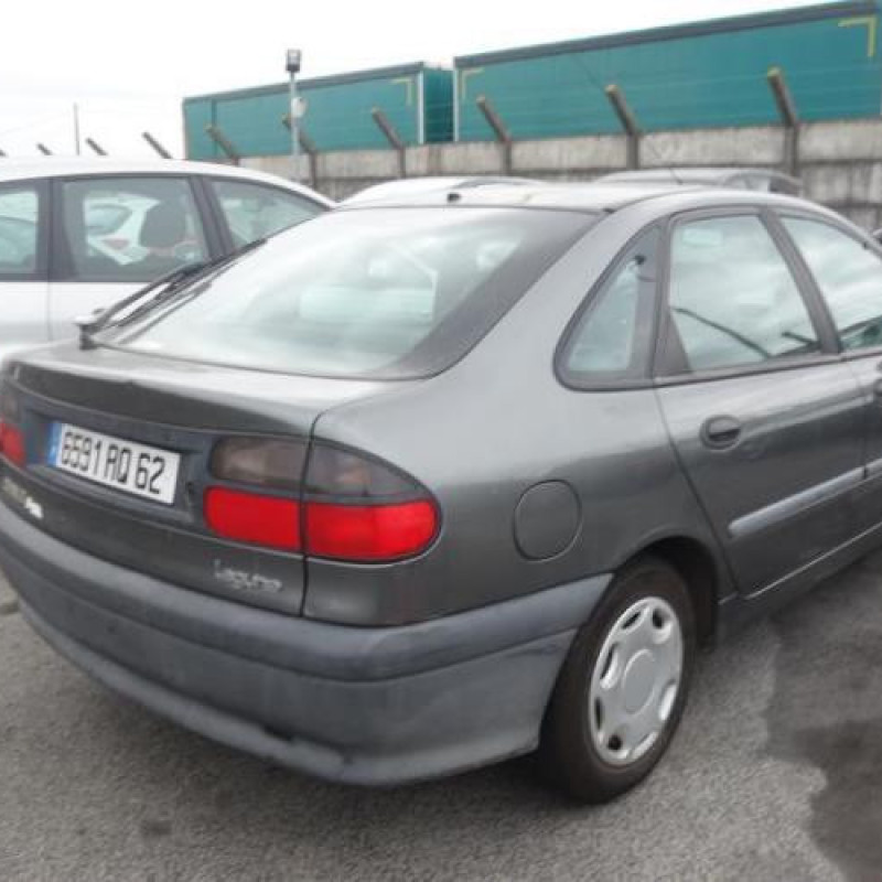 Pretensionneur de ceinture avant droit RENAULT LAGUNA 1 Photo n°6