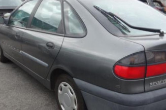 Pretensionneur de ceinture avant droit RENAULT LAGUNA 1