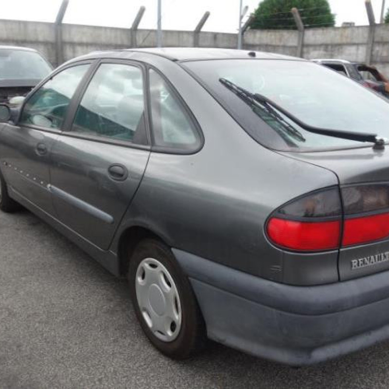 Pretensionneur de ceinture avant droit RENAULT LAGUNA 1 Photo n°7