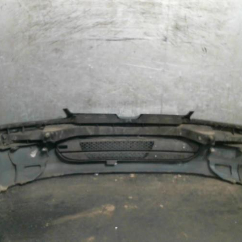 Pare choc avant PEUGEOT 106 Photo n°2