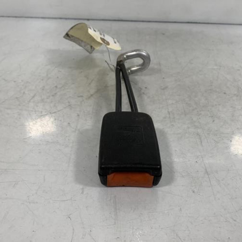 Attache ceinture arriere gauche VOLKSWAGEN POLO 2 Photo n°1