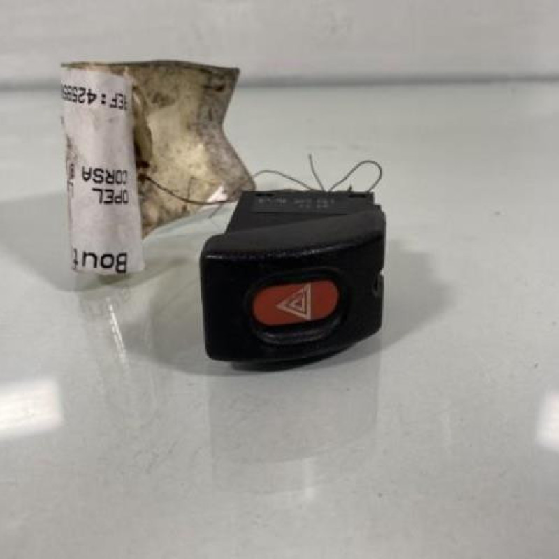 Bouton de warning OPEL CORSA B Photo n°1