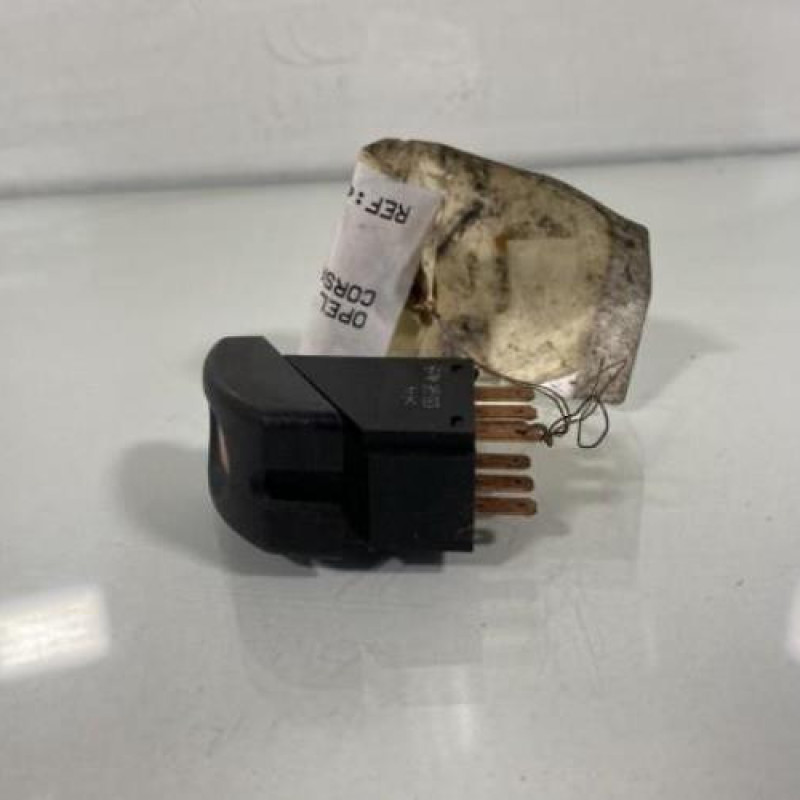 Bouton de warning OPEL CORSA B Photo n°2