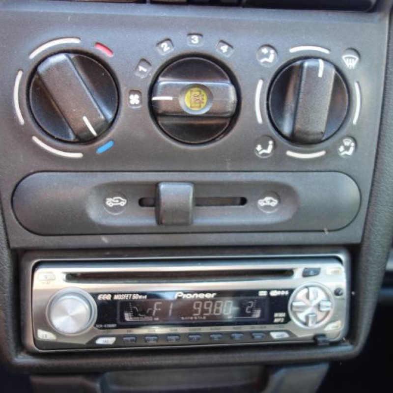 Ceinture arriere gauche OPEL CORSA B Photo n°9