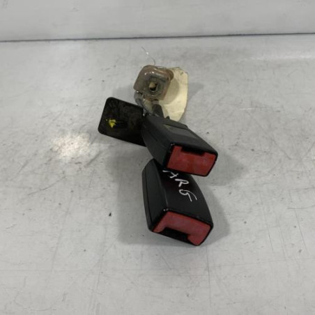 Attache ceinture arriere gauche VOLKSWAGEN PASSAT 4 Photo n°1