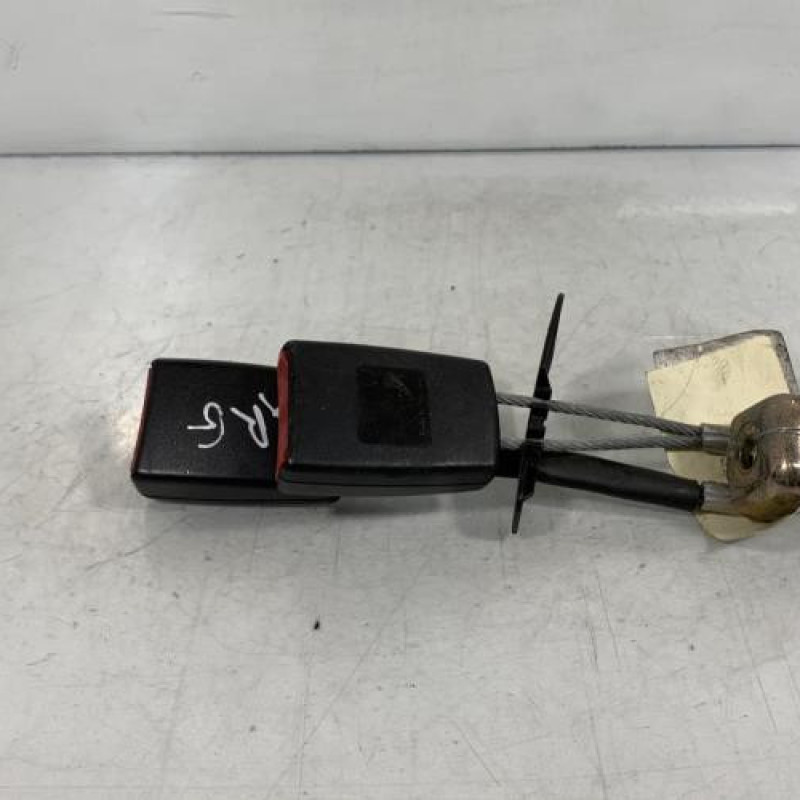 Attache ceinture arriere gauche VOLKSWAGEN PASSAT 4 Photo n°2