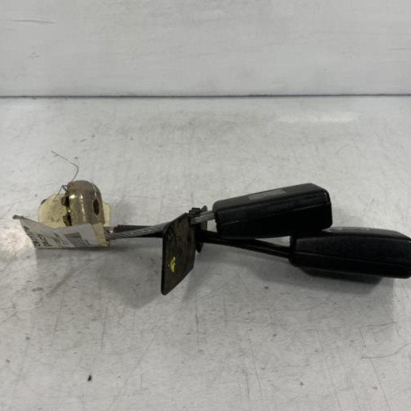 Attache ceinture arriere gauche VOLKSWAGEN PASSAT 4 Photo n°3