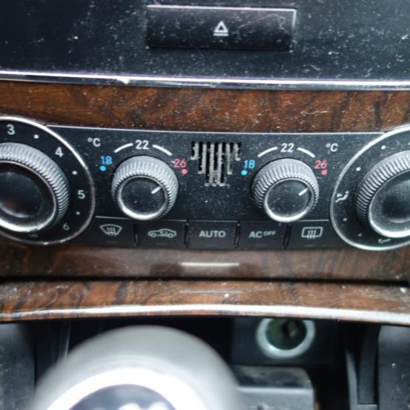 Pretensionneur de ceinture avant droit MERCEDES CLASSE C 203 Photo n°9