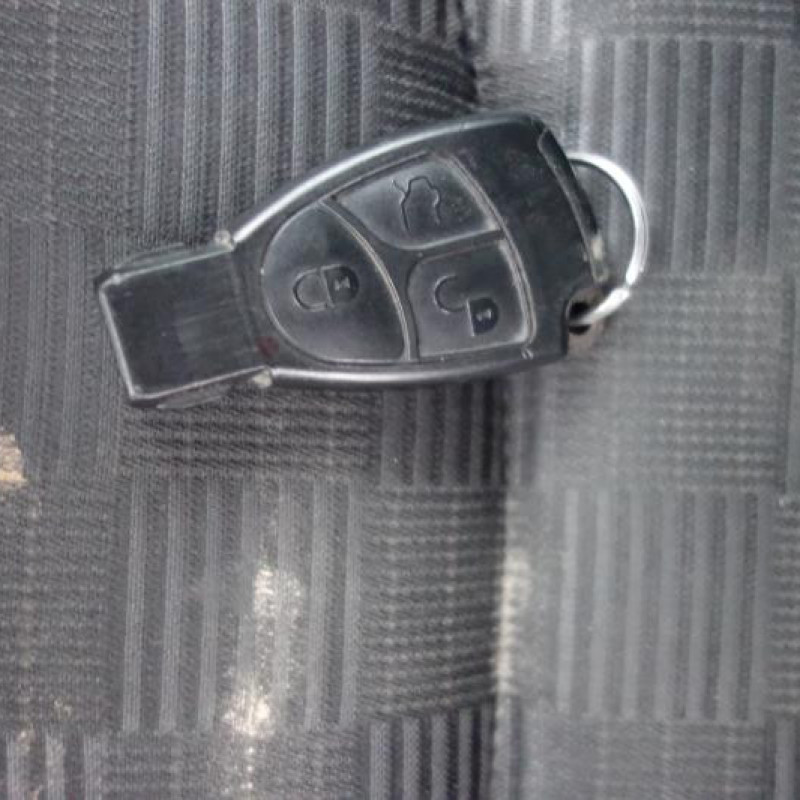 Pretensionneur de ceinture avant droit MERCEDES CLASSE C 203 Photo n°11