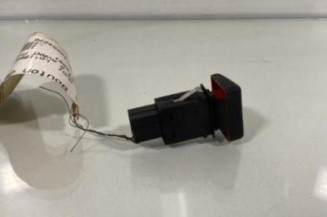 Bouton de warning AUDI A4 2