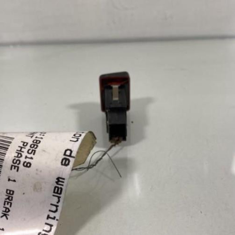 Bouton de warning AUDI A4 2 Photo n°3