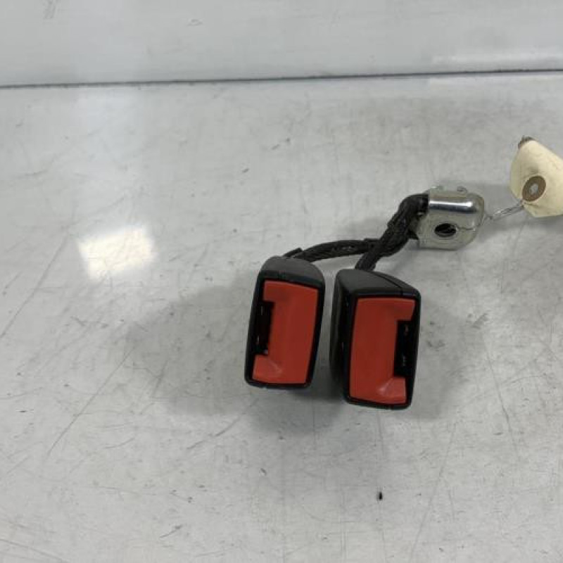 Attache ceinture arriere gauche VOLKSWAGEN POLO 5 Photo n°1