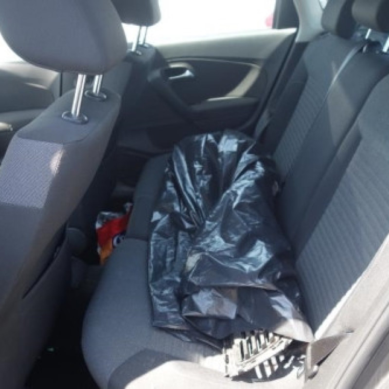 Attache ceinture arriere gauche VOLKSWAGEN POLO 5 Photo n°9