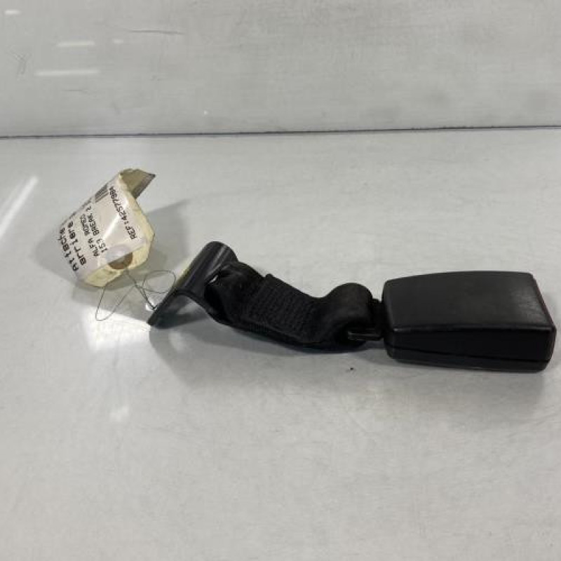 Attache ceinture arriere gauche ALFA ROMEO 159 Photo n°3