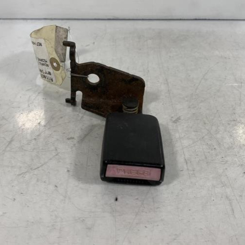 Attache ceinture arriere droit RENAULT MEGANE 2 Photo n°1