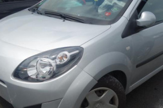 Attache ceinture arriere gauche RENAULT TWINGO 2