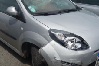 Attache ceinture arriere gauche RENAULT TWINGO 2