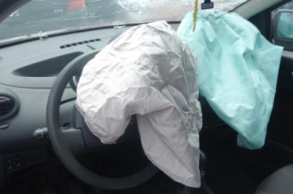 Attache ceinture arriere gauche RENAULT TWINGO 2