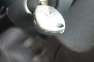 Attache ceinture arriere gauche RENAULT TWINGO 2