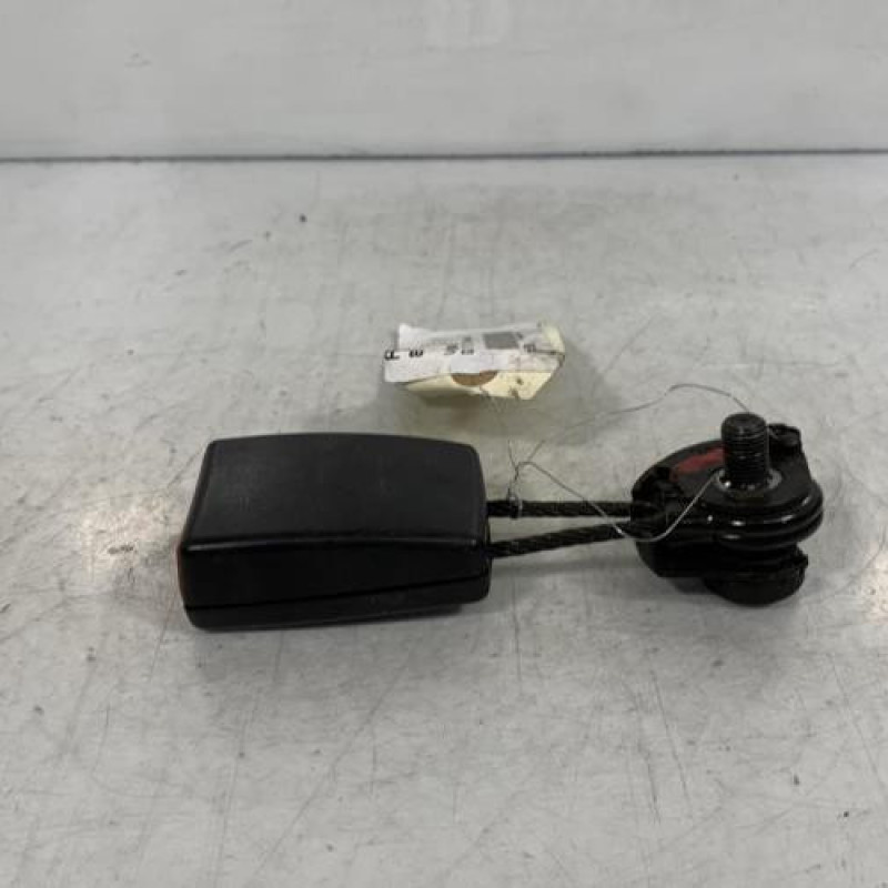 Attache ceinture arriere droit VOLKSWAGEN GOLF PLUS Photo n°2